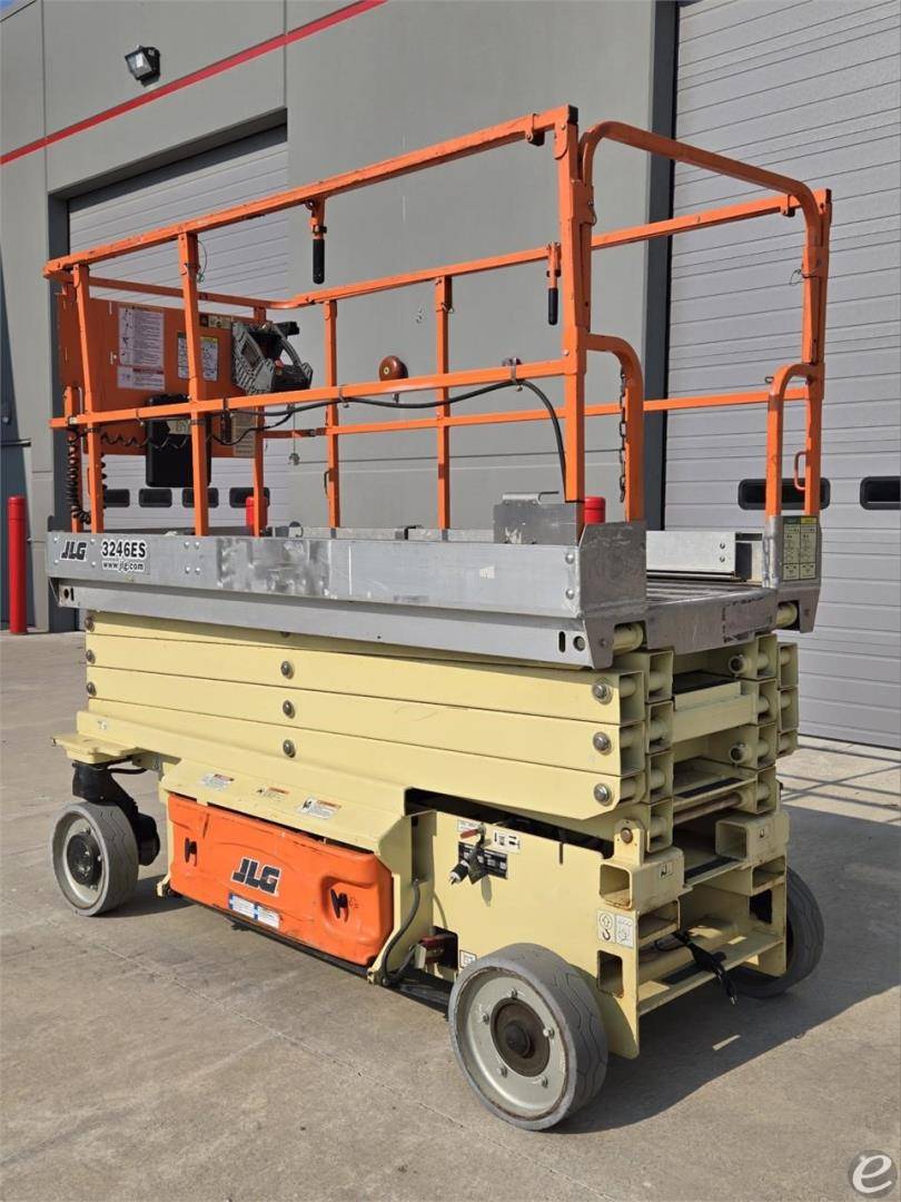 2015 JLG 3246ES