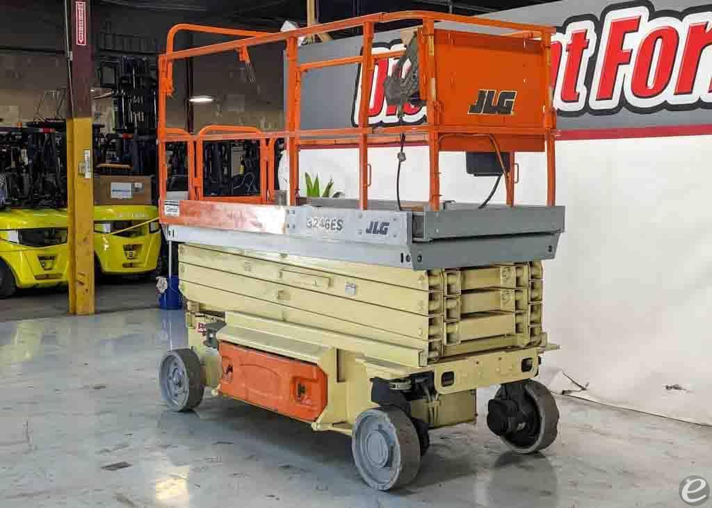 2018 JLG 3246ES