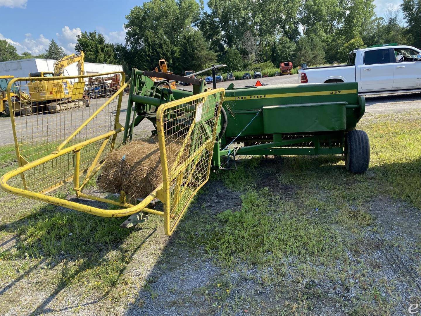 John Deere 337