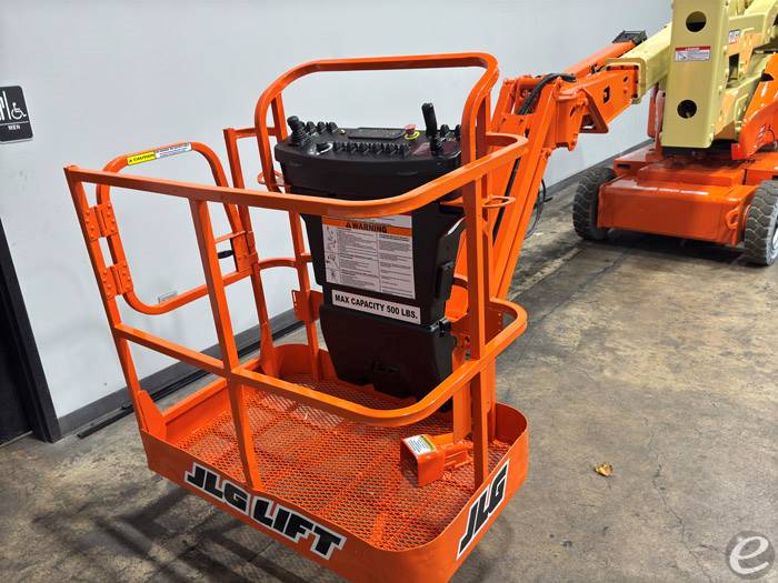 2011 JLG E400AJP