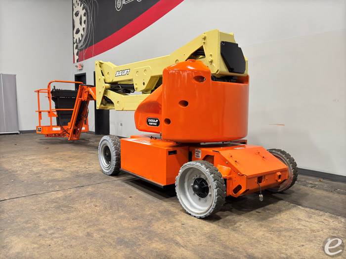 2011 JLG E400AJP