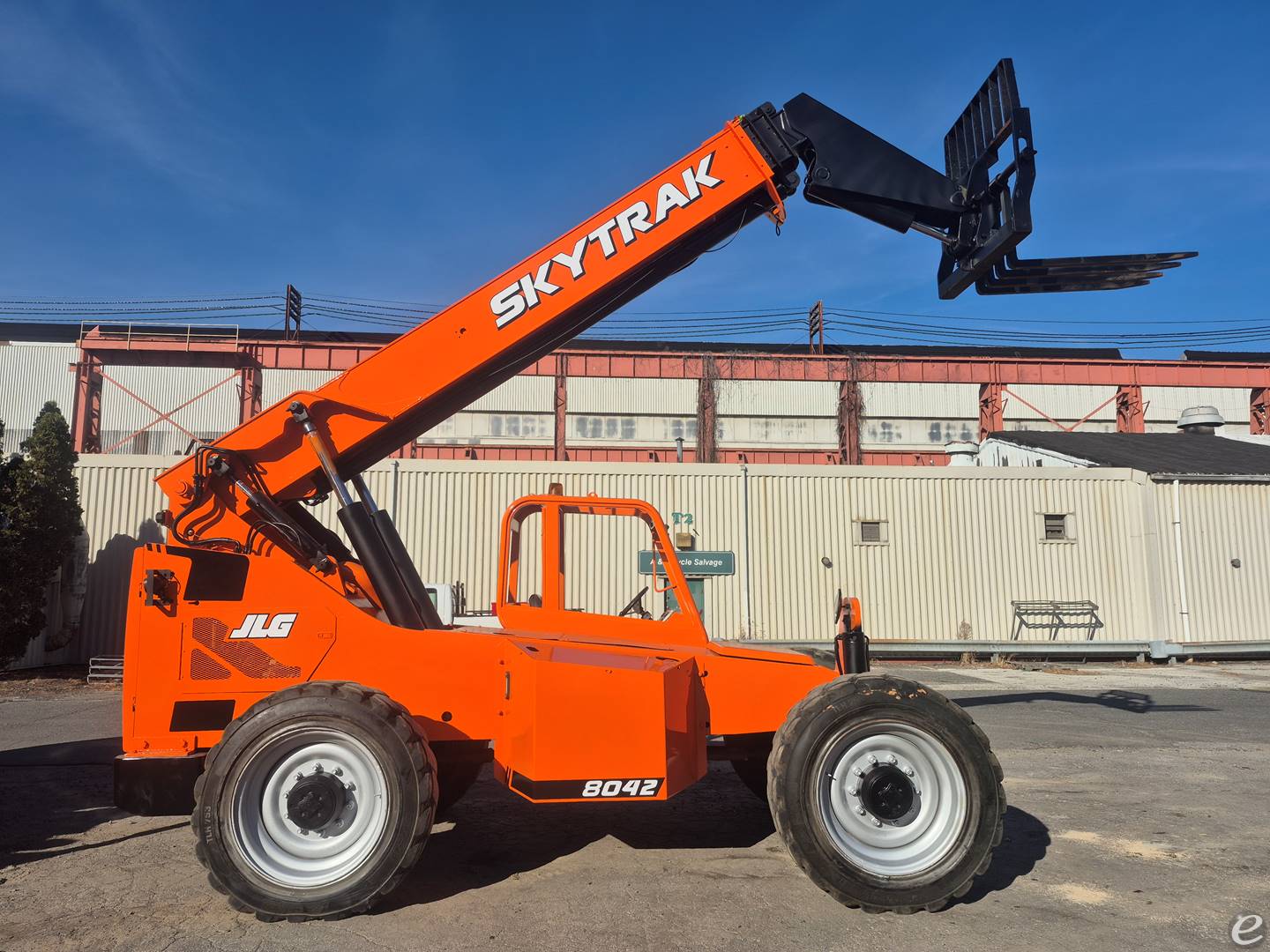 2015 JLG 8042