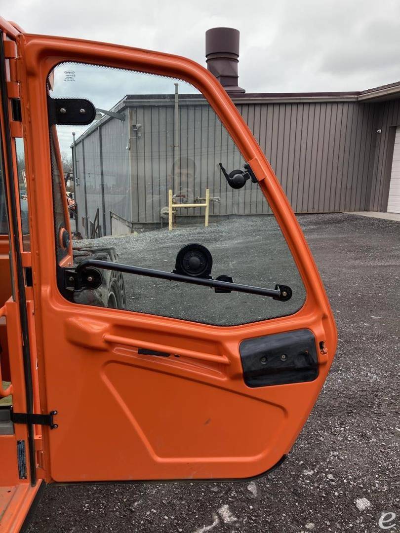 2017 JLG 1255