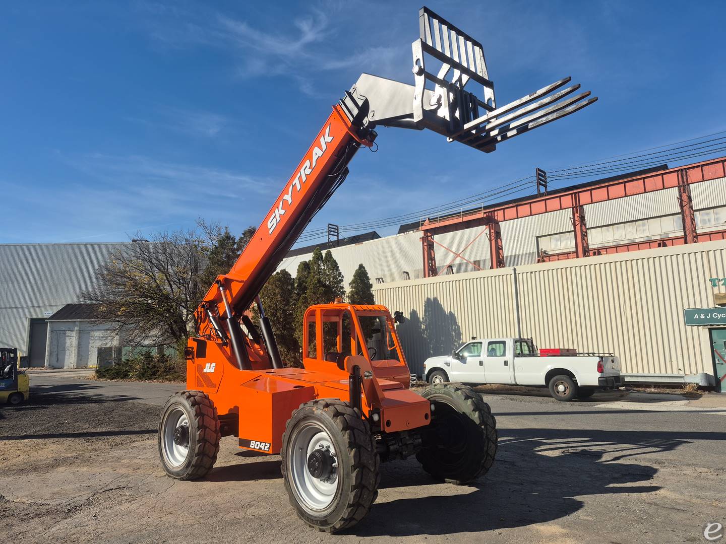 2015 JLG 8042