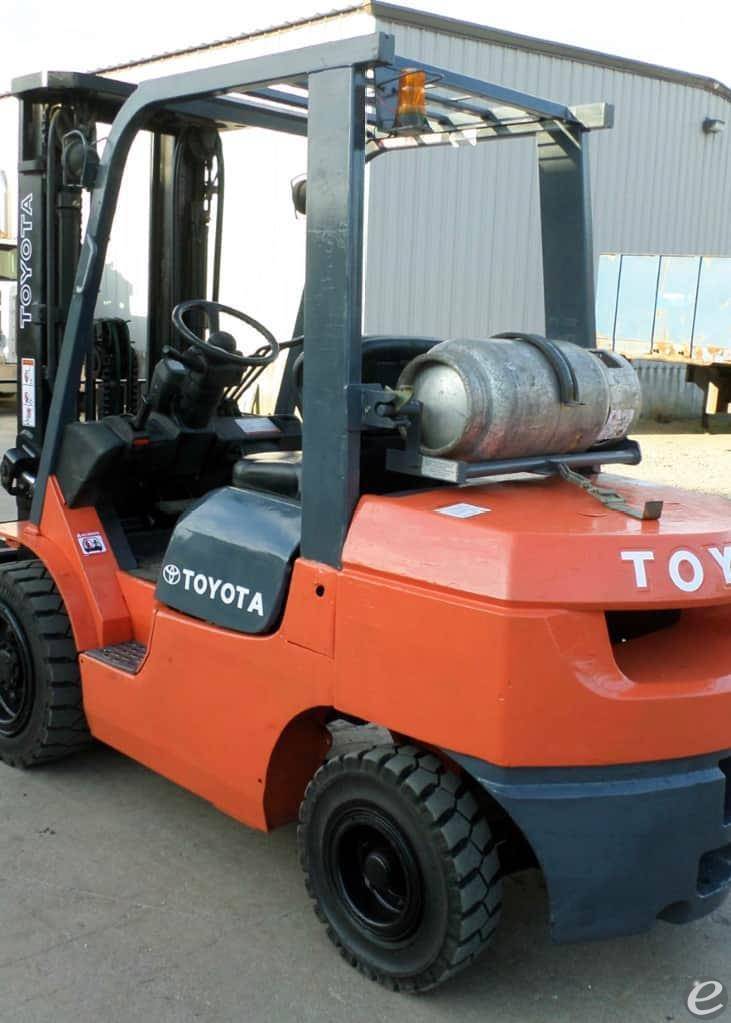 2004 Toyota 7FGU30 Pneumatic Tire Forklift - 123Forklift
