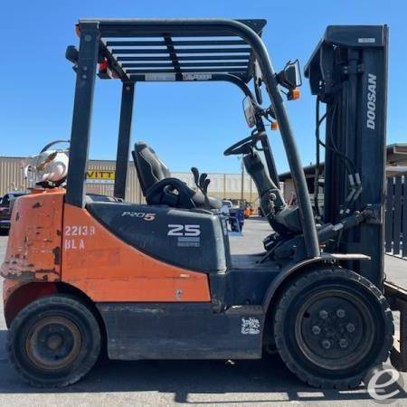 2015 Doosan G25E-5