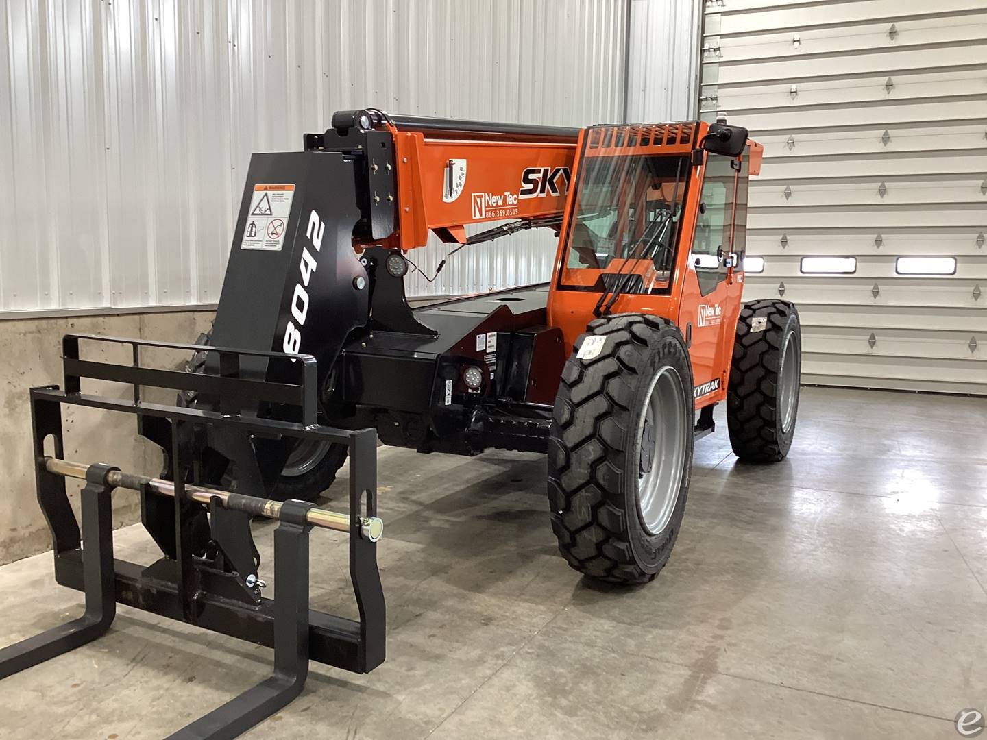 2024 JLG 8042