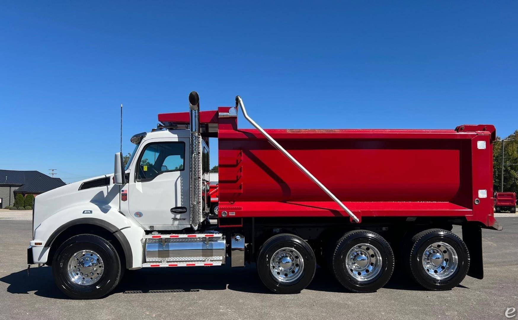 2025 Kenworth T880