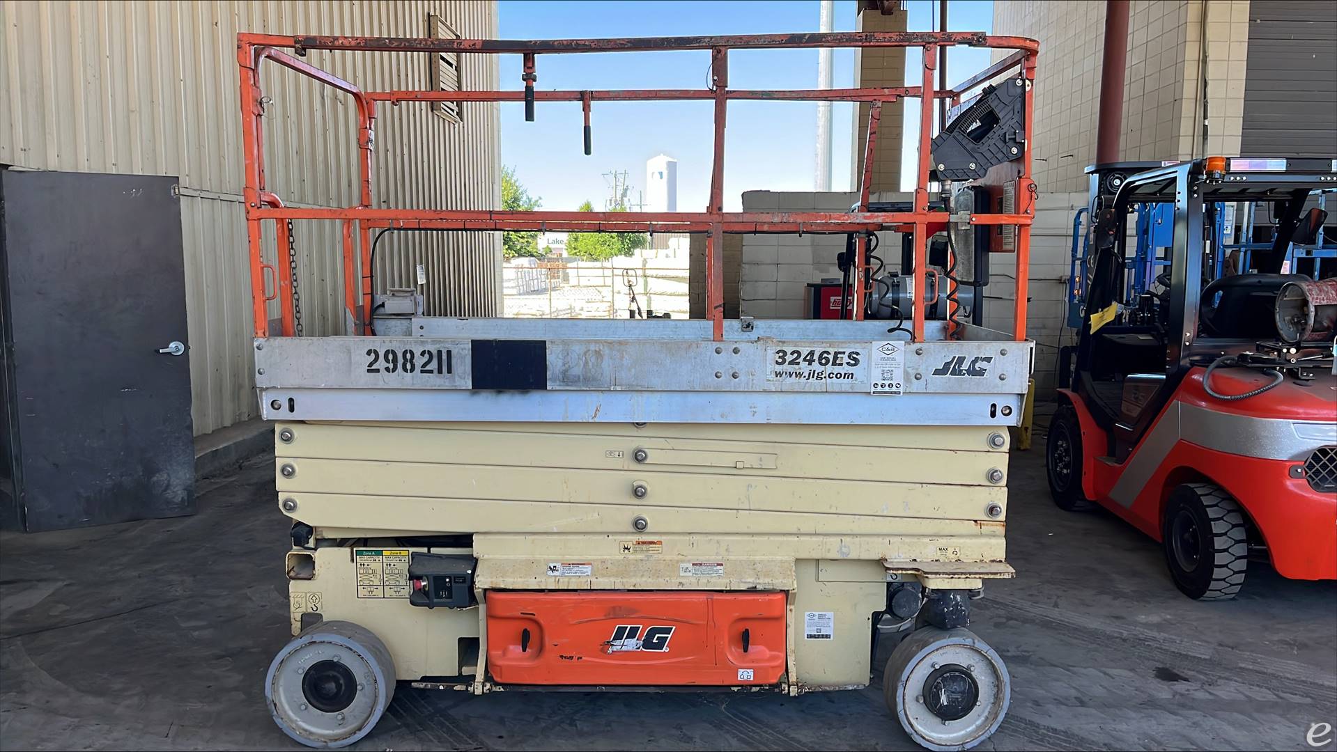 2011 JLG 3246ES