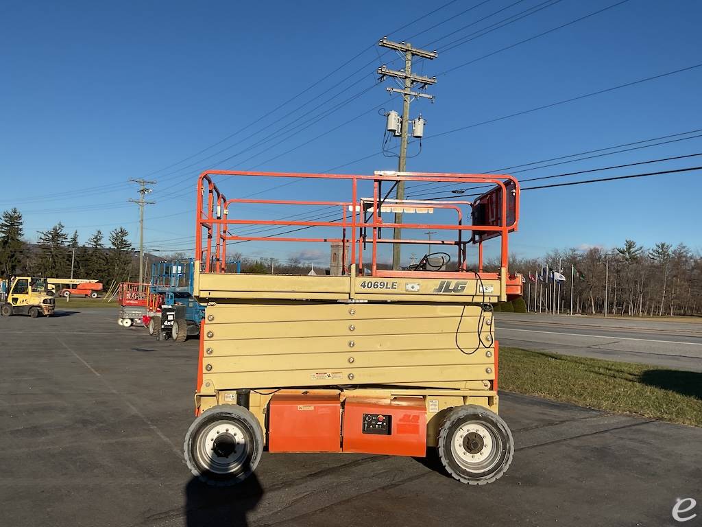 2015 JLG 4069LE