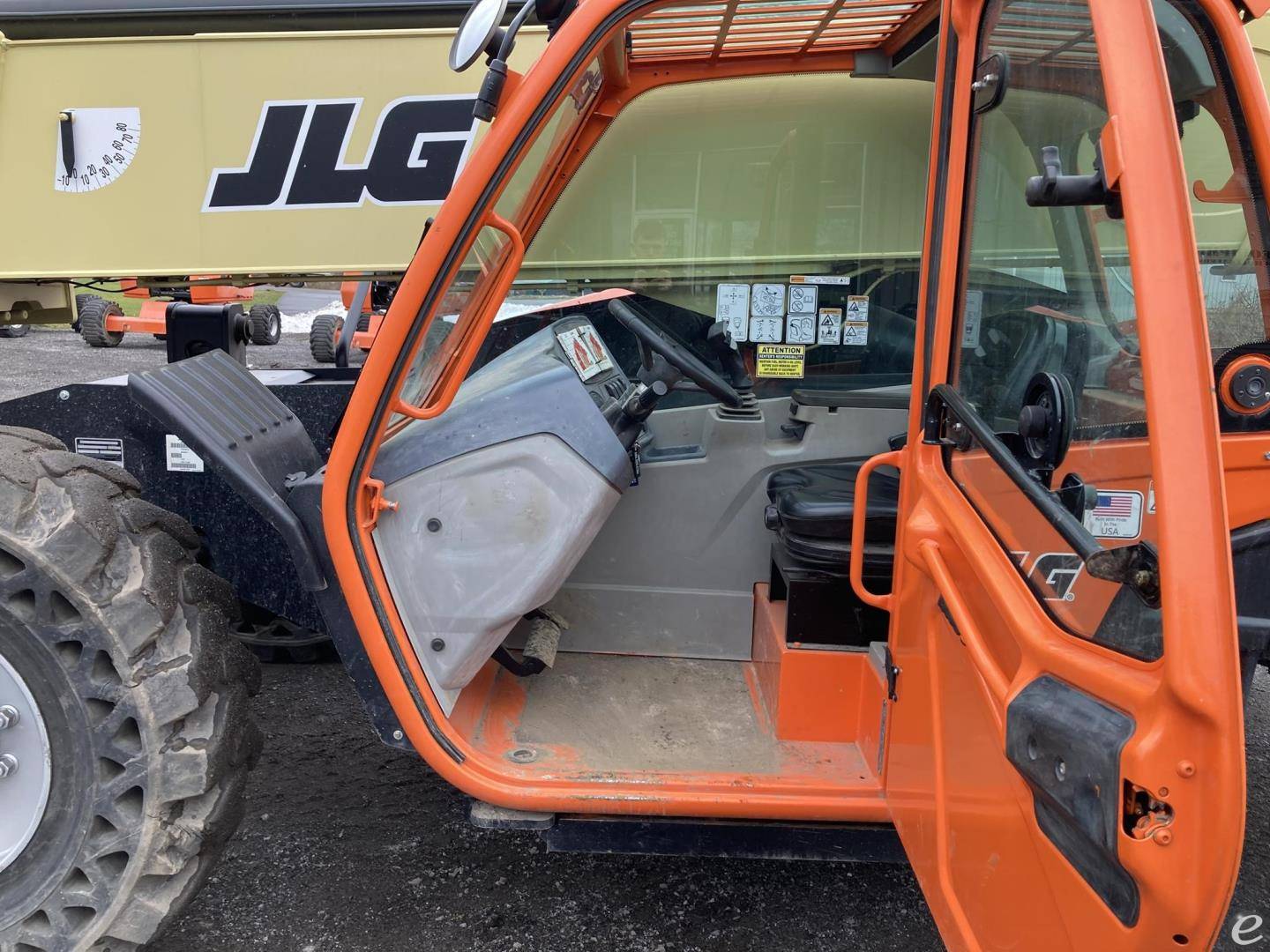 2017 JLG 1255