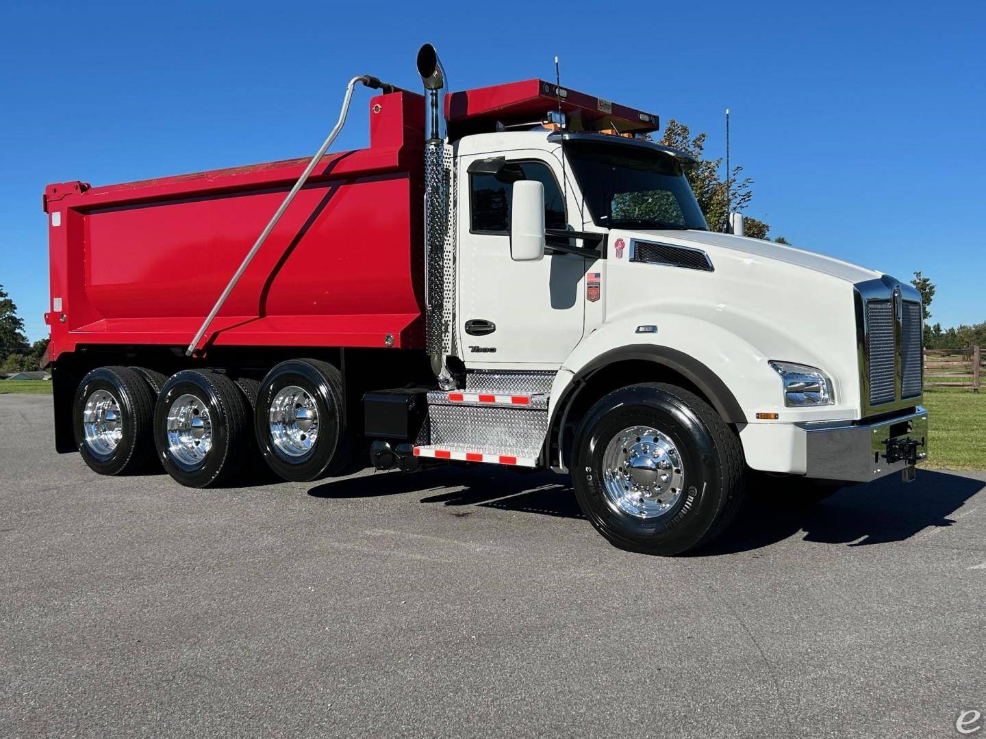 2025 Kenworth T880