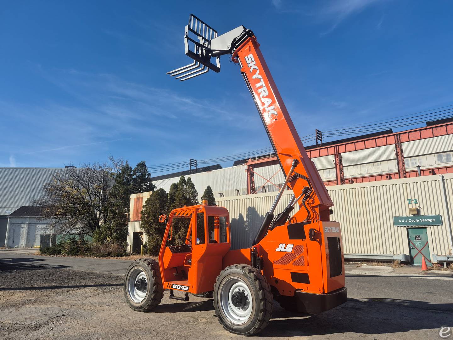 2015 JLG 8042