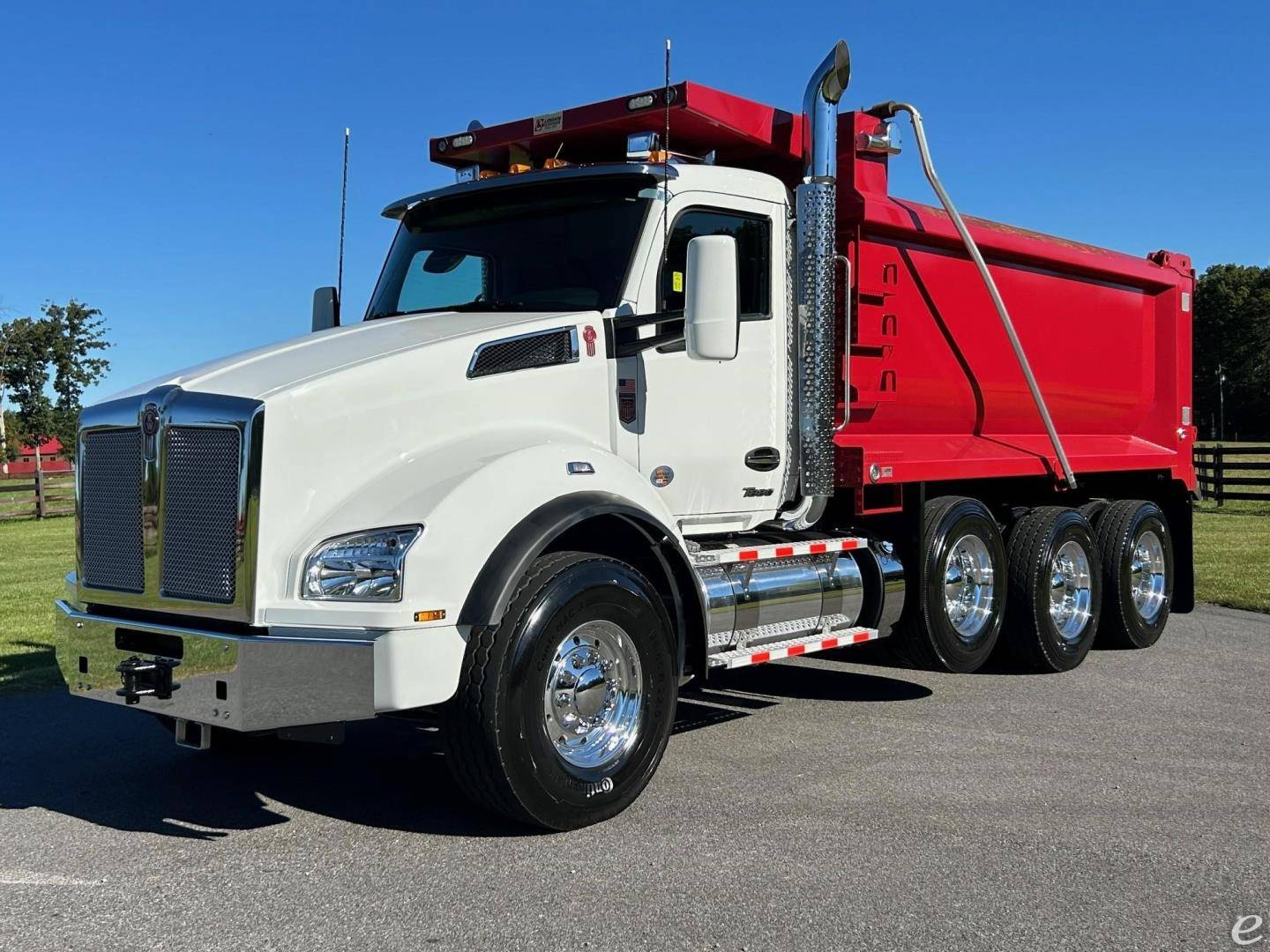 2025 Kenworth T880