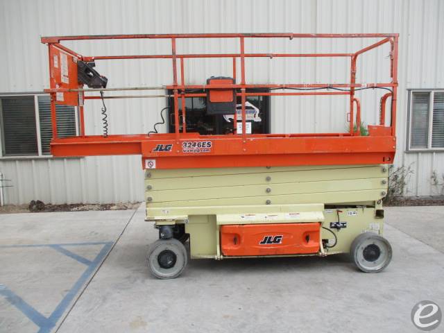 2016 JLG 3246ES