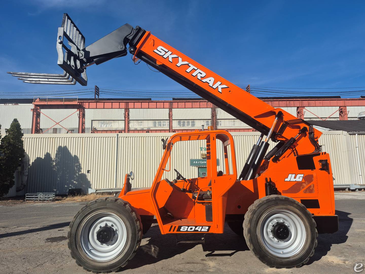 2015 JLG 8042