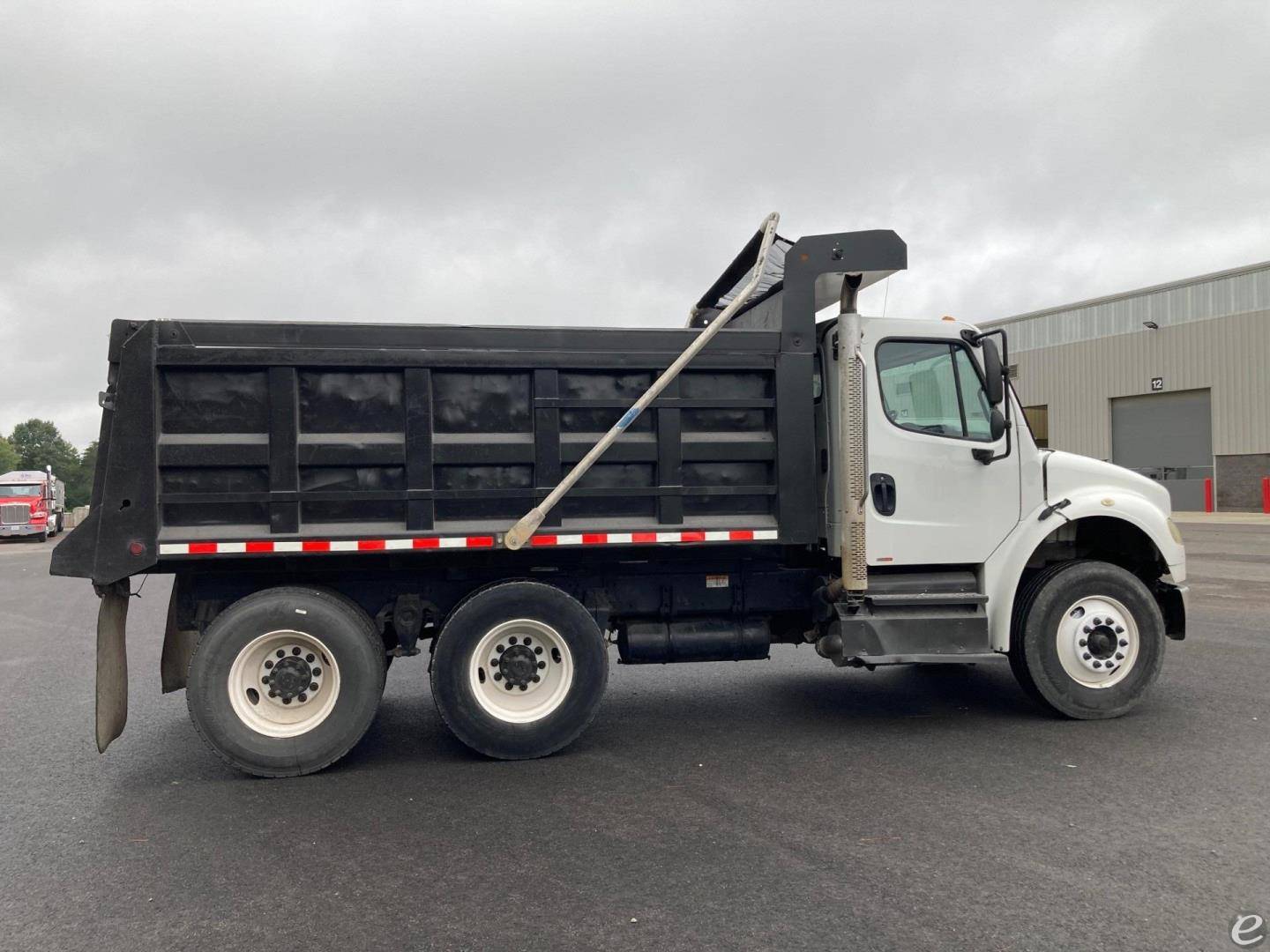 2013 Freightliner BUSINESS CLASS M2 106