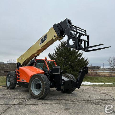 2017 JLG 1055