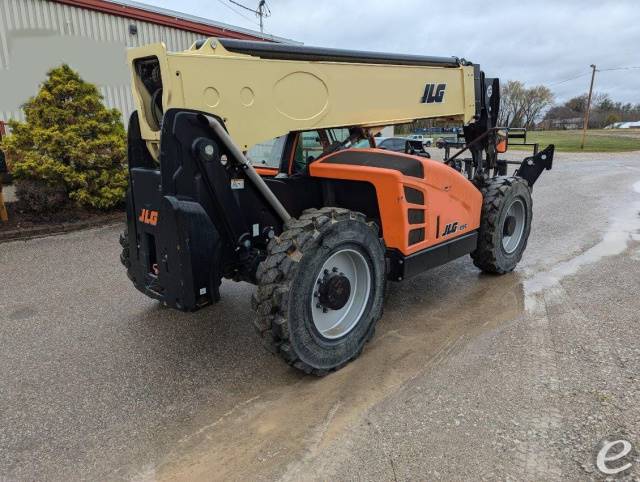 2022 JLG 1055