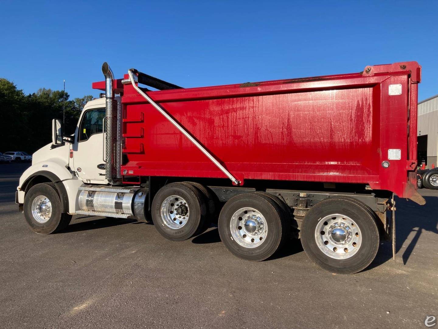 2025 Kenworth T880