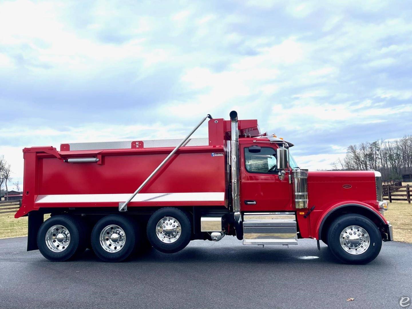 2025 Peterbilt 589