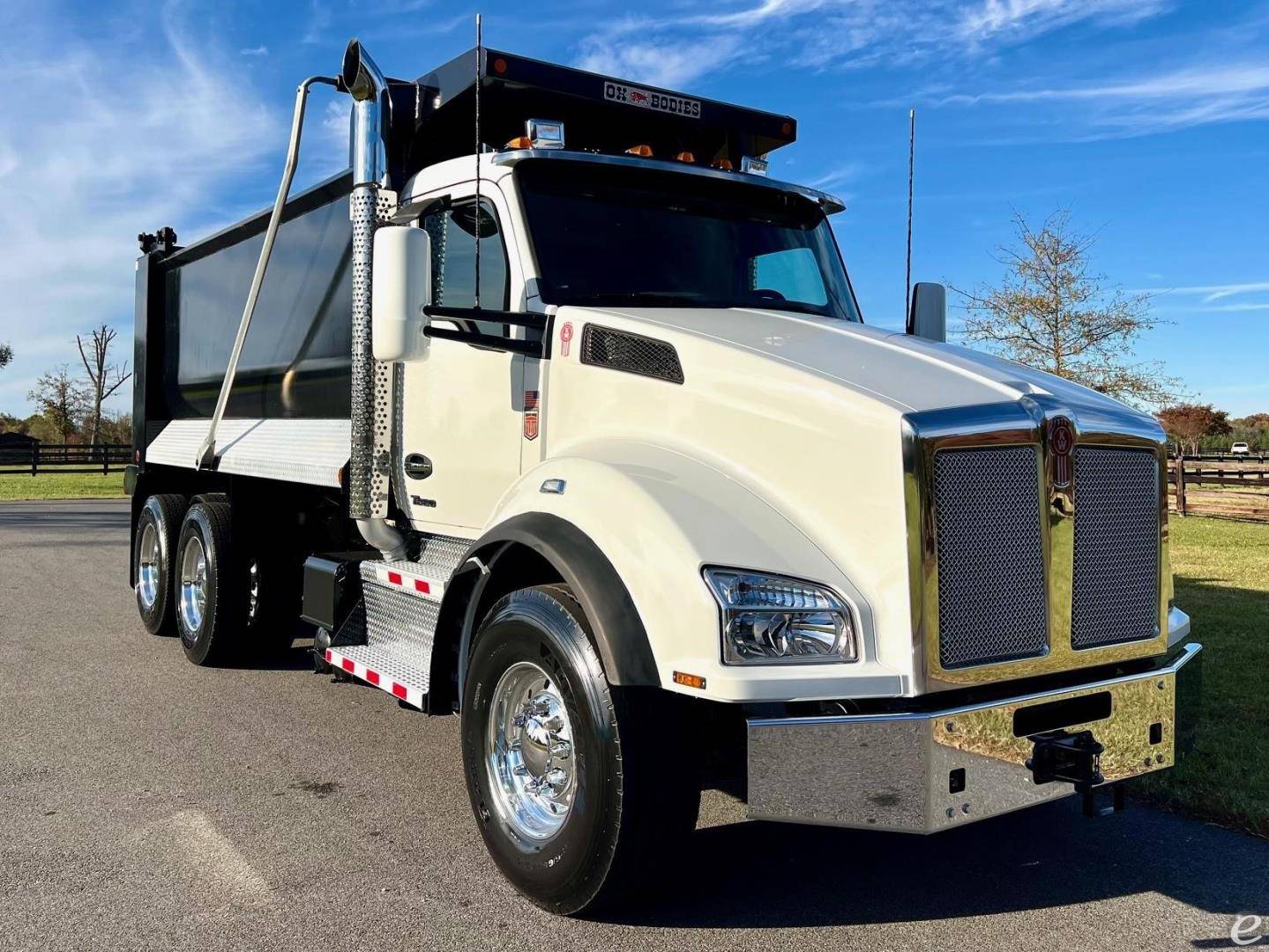 2023 Kenworth T880