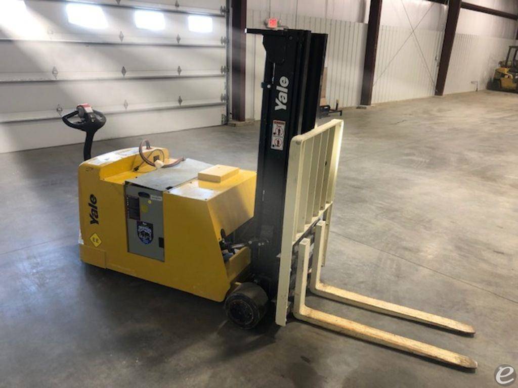 2018 Yale Pallet Stackers MCW040-E