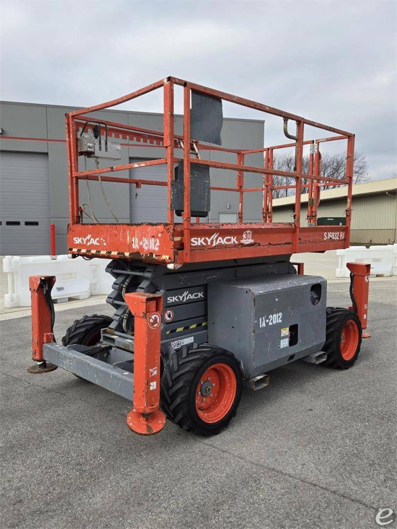 2015 Skyjack SJ6832RT Rough Terrain Scissor Lift - 123Forklift