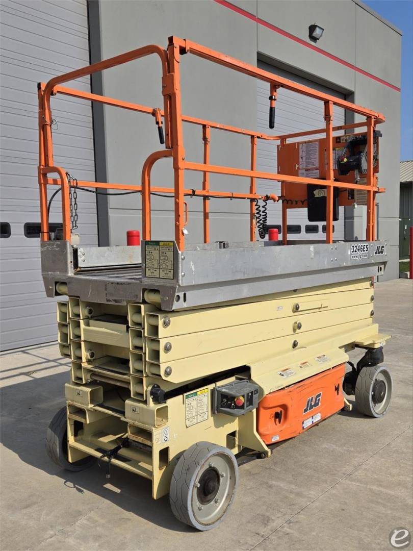 2015 JLG 3246ES