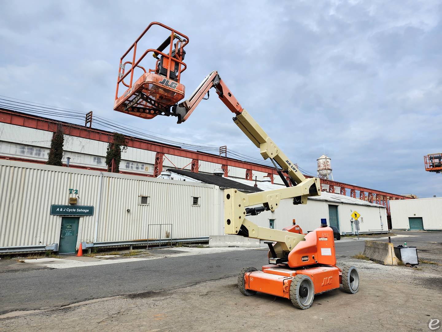 2013 JLG E450AJ