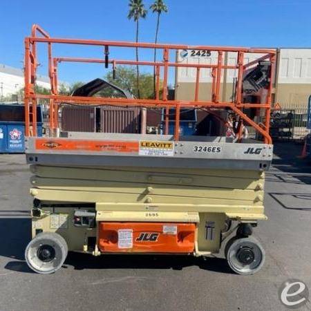 2012 JLG 3246ES