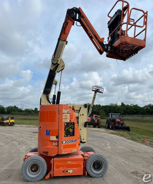 2017 JLG E300AJP