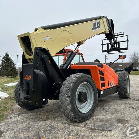 2017 JLG 1055