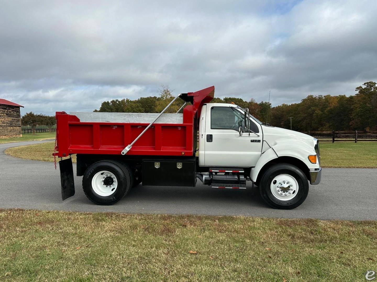 2010 Ford F750 XL