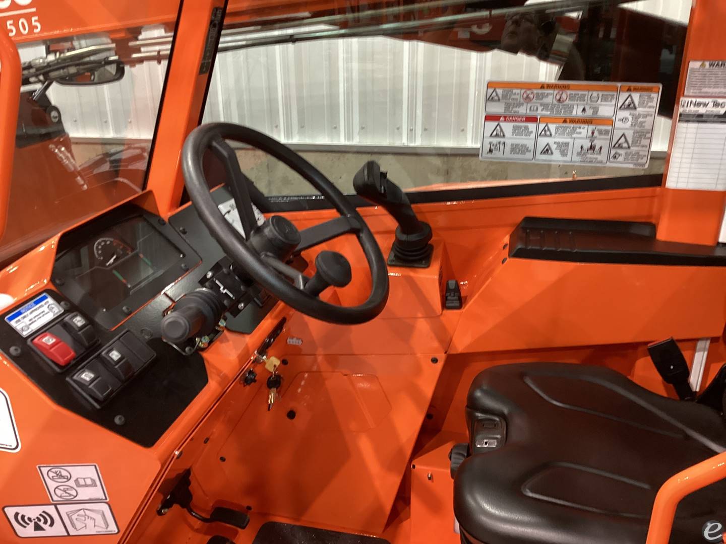 2024 JLG 8042