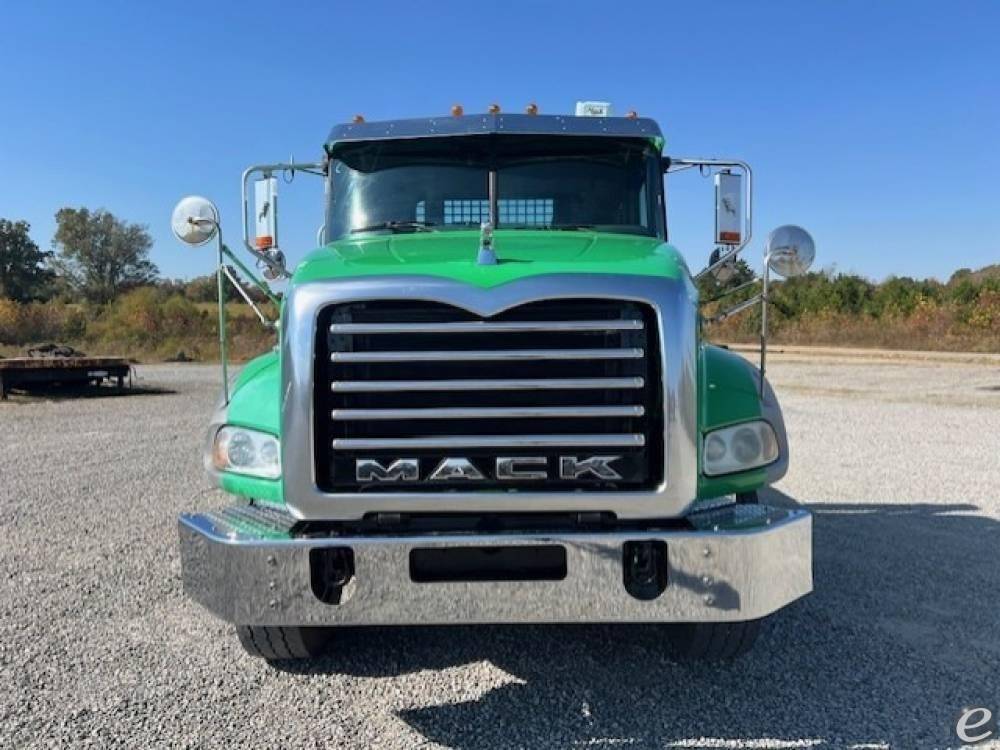 2014 Mack GRANITE GU533