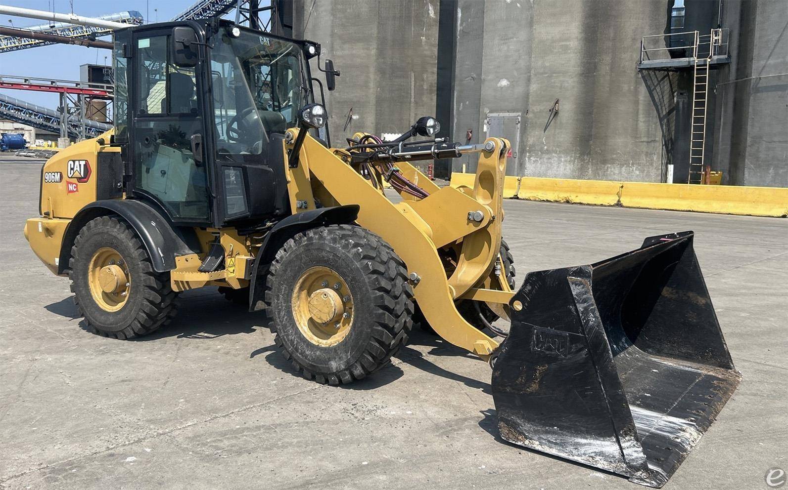 2022 Cat 906M