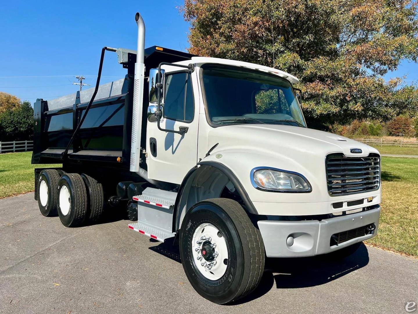 2017 Freightliner BUSINESS CLASS M2 106