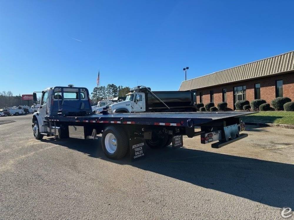 2015 Freightliner BUSINESS CLASS M2 106