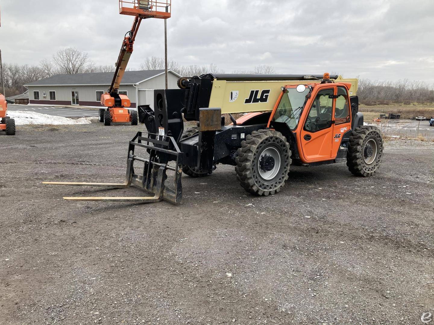 2017 JLG 1255