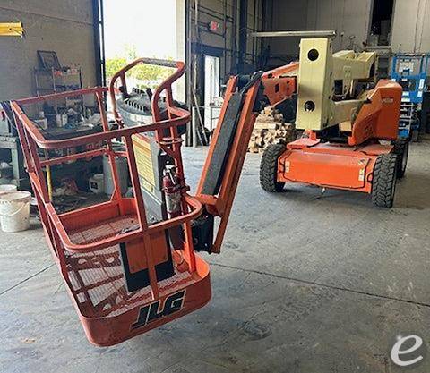 2015 JLG E450AJ