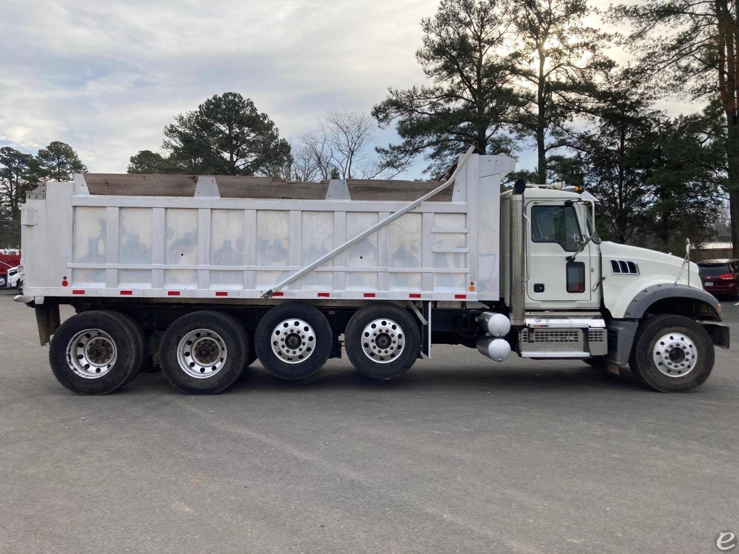 2019 Mack GRANITE 64FR