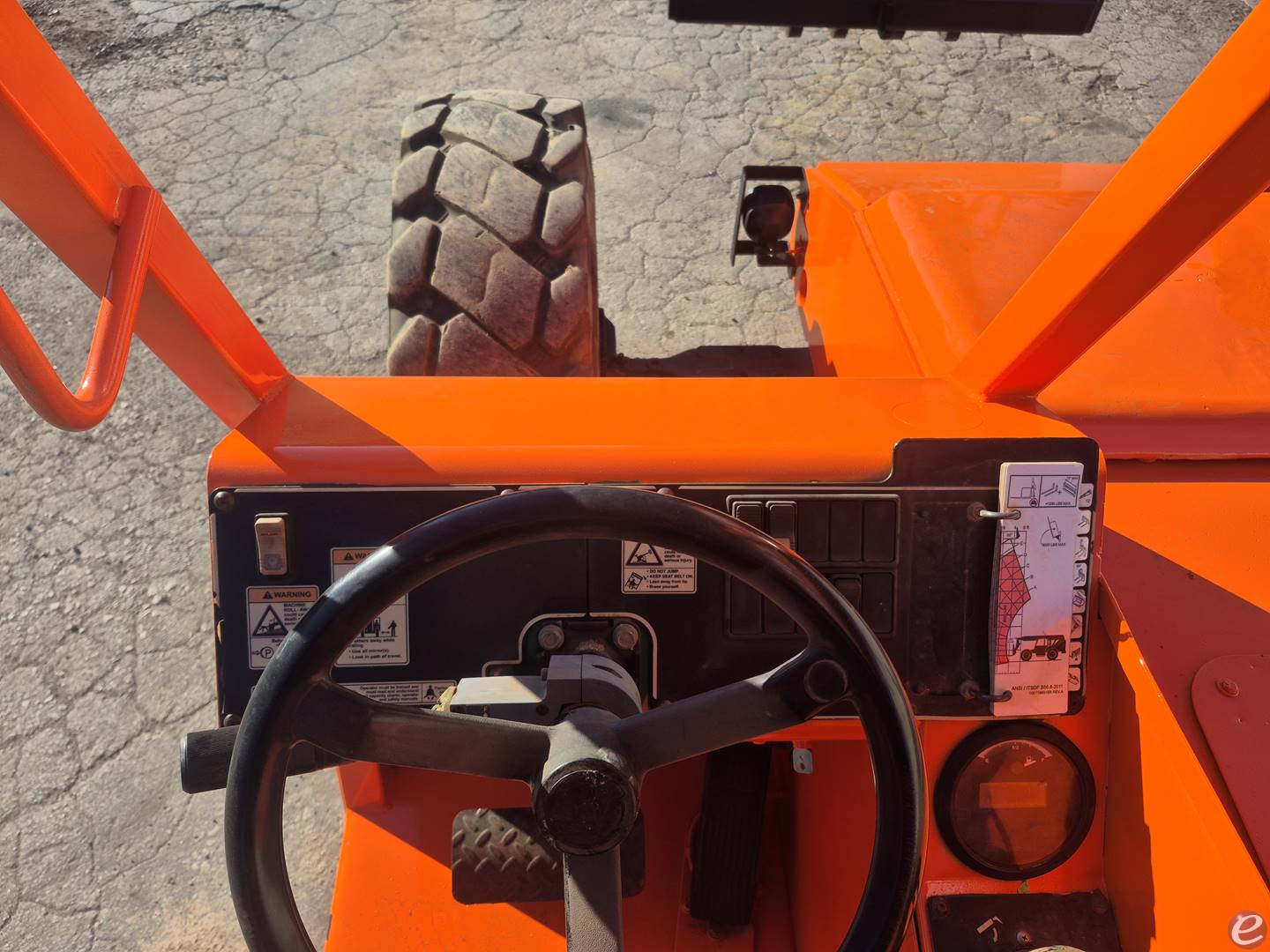 2015 JLG 8042