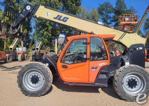 2022 JLG 742