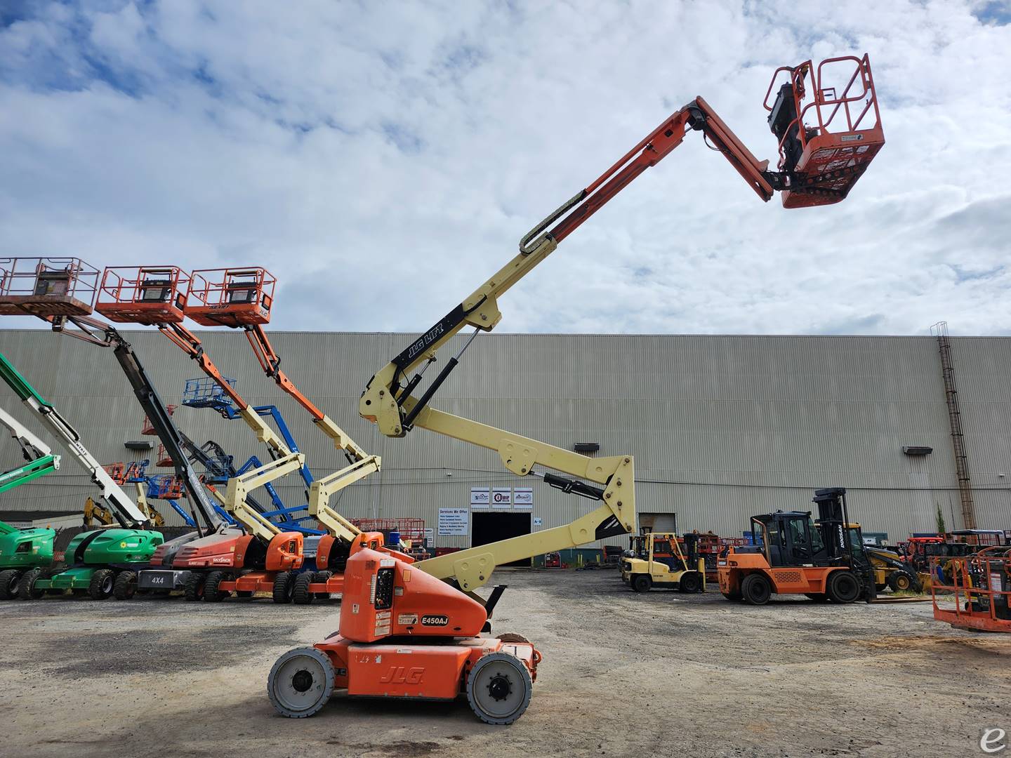 2013 JLG E450AJ