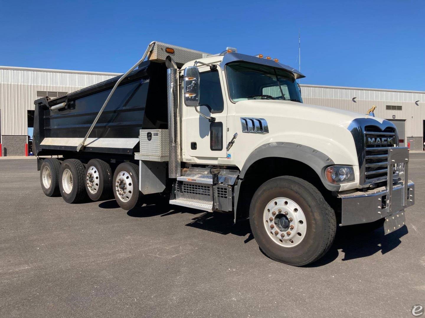 2022 Mack GRANITE 104FR