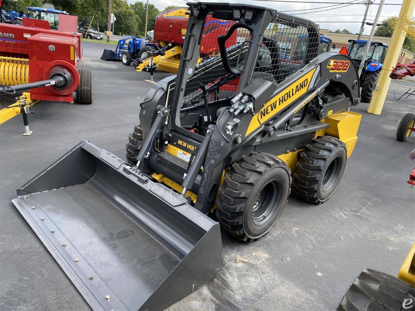 2024 New Holland L328