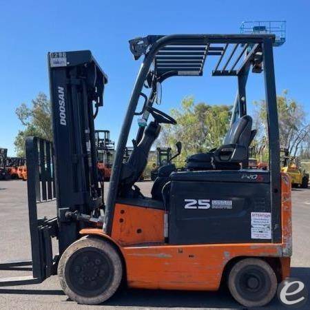 2011 Doosan BC25S-5