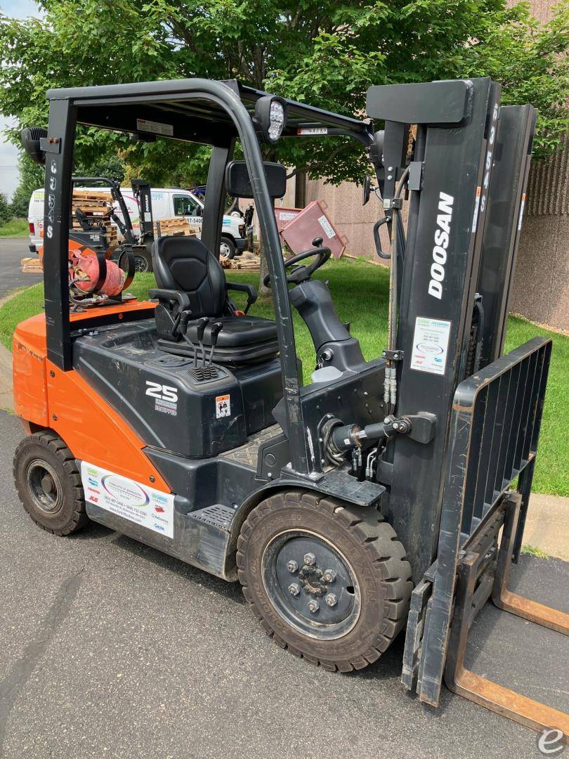 2022 Doosan G25E-7 - $19,980.00