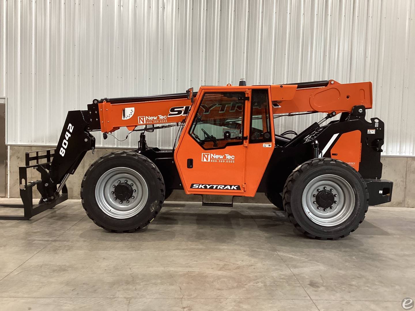 2024 JLG 8042